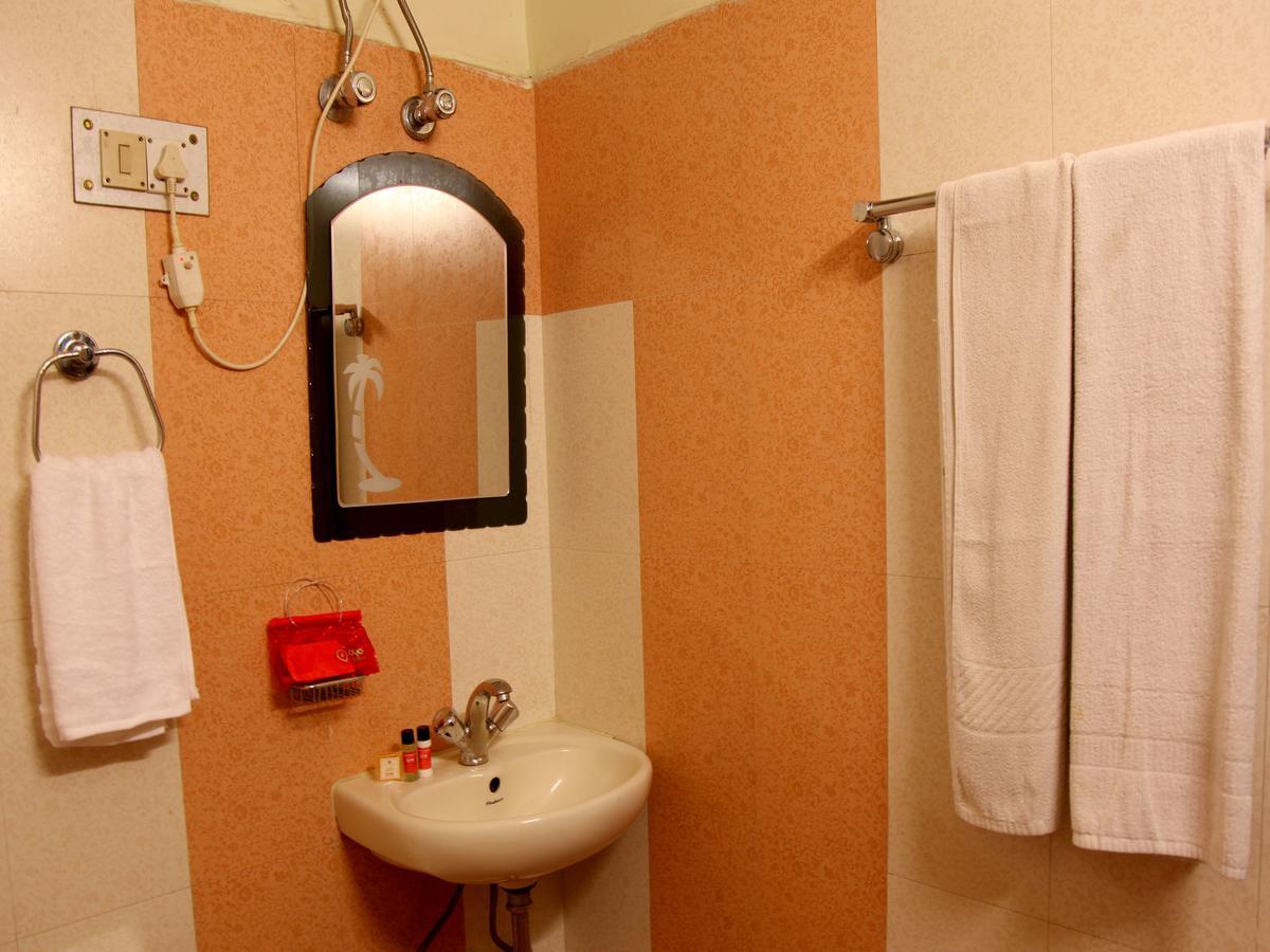 Oyo 2054 New Hotel Broadway Варанаси Экстерьер фото