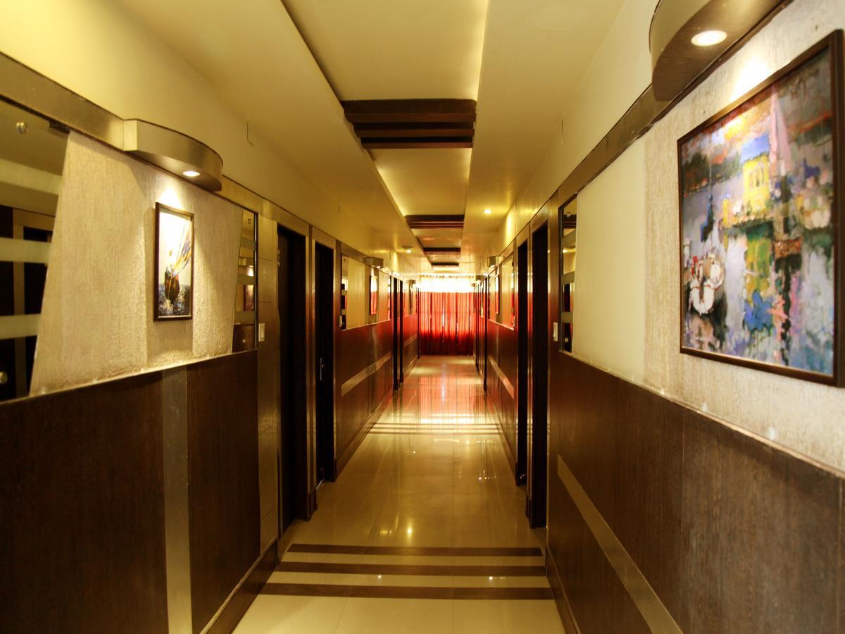 Oyo 2054 New Hotel Broadway Варанаси Экстерьер фото